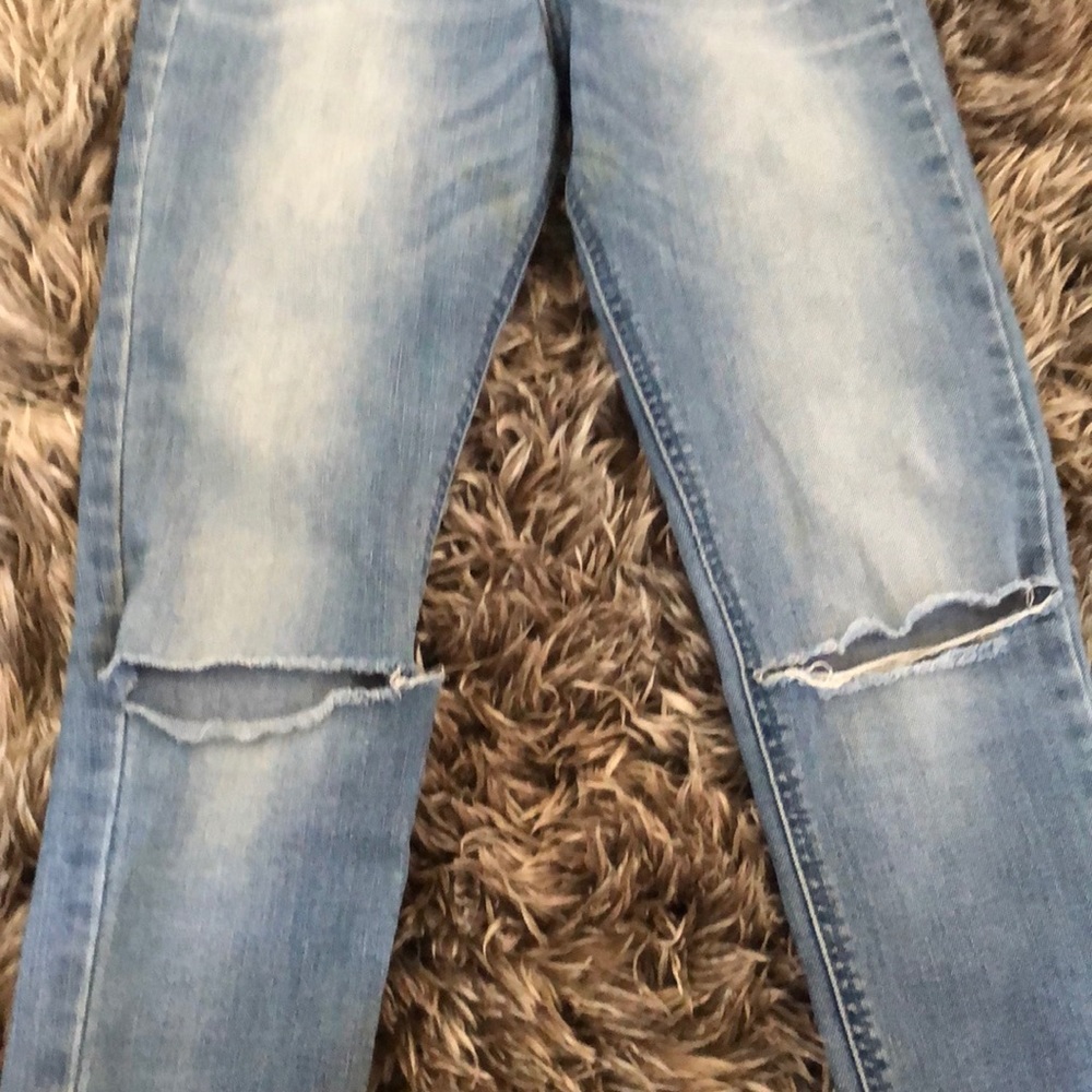 HOLLISTER RIPPED JEANS - Picture 4 of 5